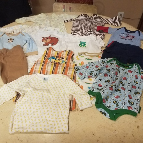 Lot of boys sleepers and onsies - Picture 2 of 4